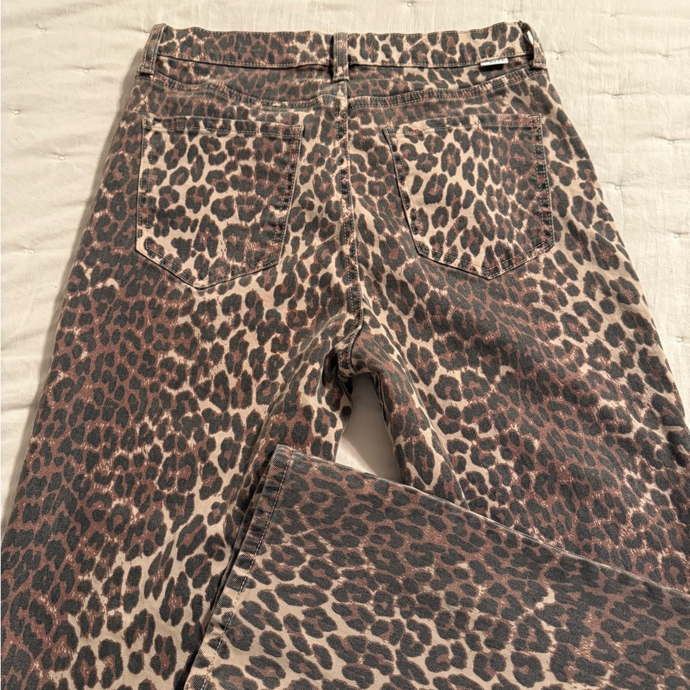 Daze Leopard Print Cropped Jeans - Picture 6 of 7